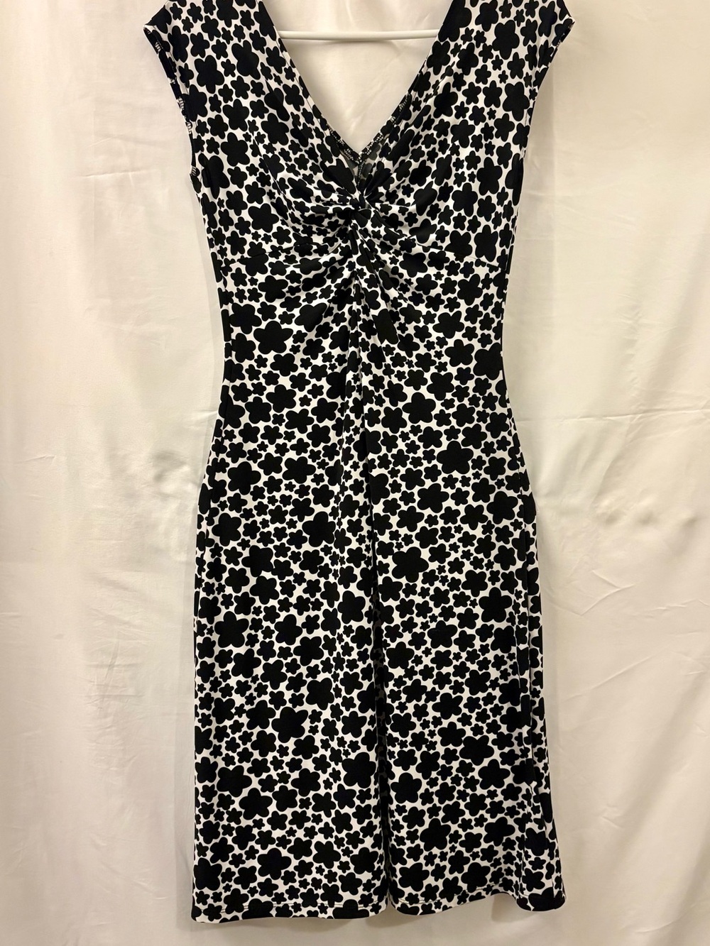 dressbarn Black & White Short Sleeve Floral Twist-Front V-Neck Midi Dress